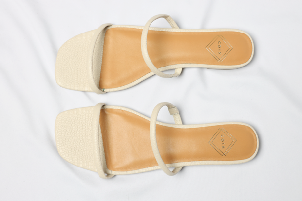 Cream flat 2025 sandals uk